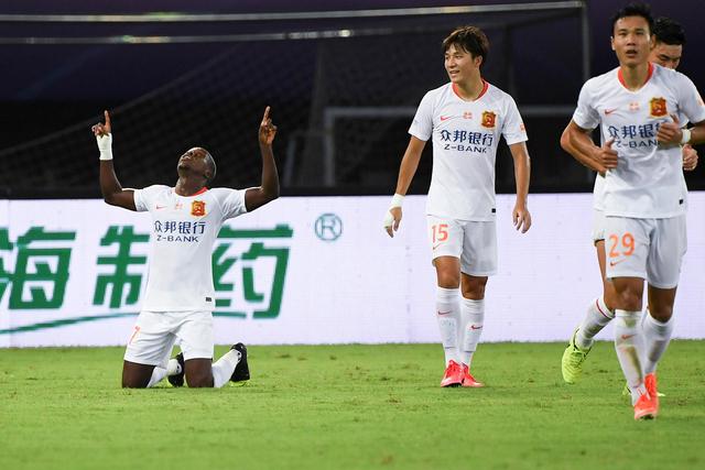 雷蒙:本想模仿詹姆斯霸王步 结果被晓川扑倒了